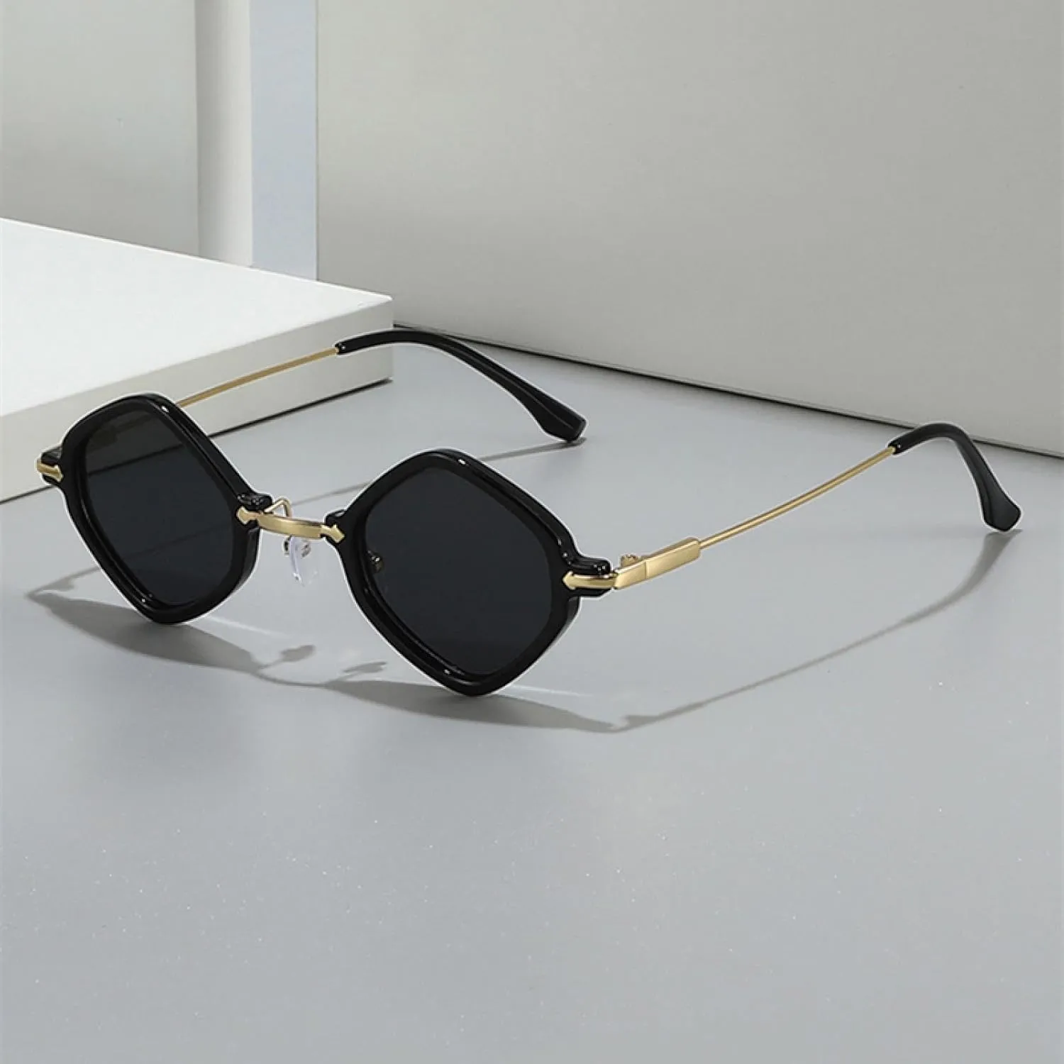 Retro Small Polygon Women Sunglasses Fashion Clear Ocean Gradient Lens Shades Uv400 Men Trending Punk Sun Glasses