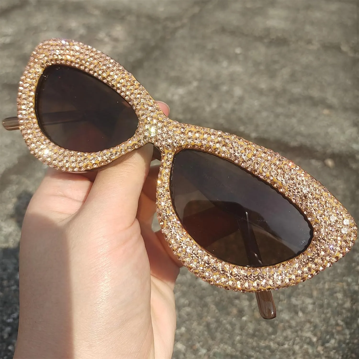 willochra Sparkling Crystal Cat Eye Sunglasses for Women Rhinestone Sun Glasses Sexy lips bling Diamond Party Eyeglasses