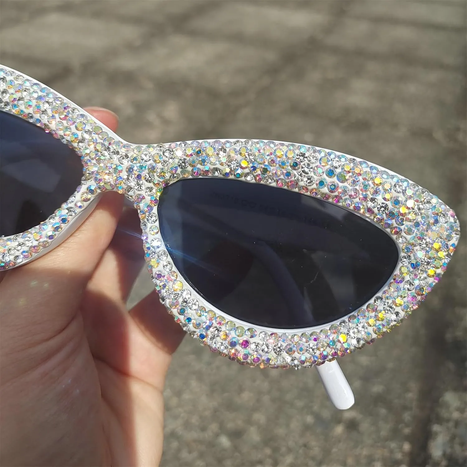 willochra Sparkling Crystal Cat Eye Sunglasses for Women Rhinestone Sun Glasses Sexy lips bling Diamond Party Eyeglasses