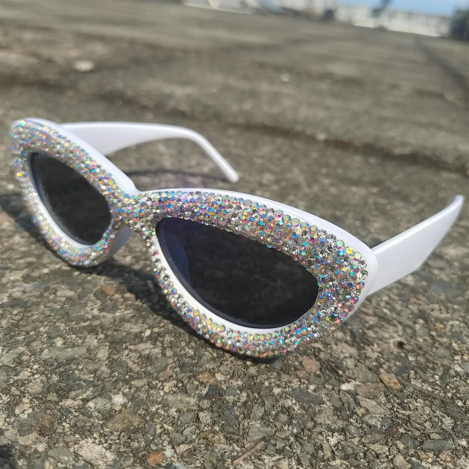 willochra Sparkling Crystal Cat Eye Sunglasses for Women Rhinestone Sun Glasses Sexy lips bling Diamond Party Eyeglasses