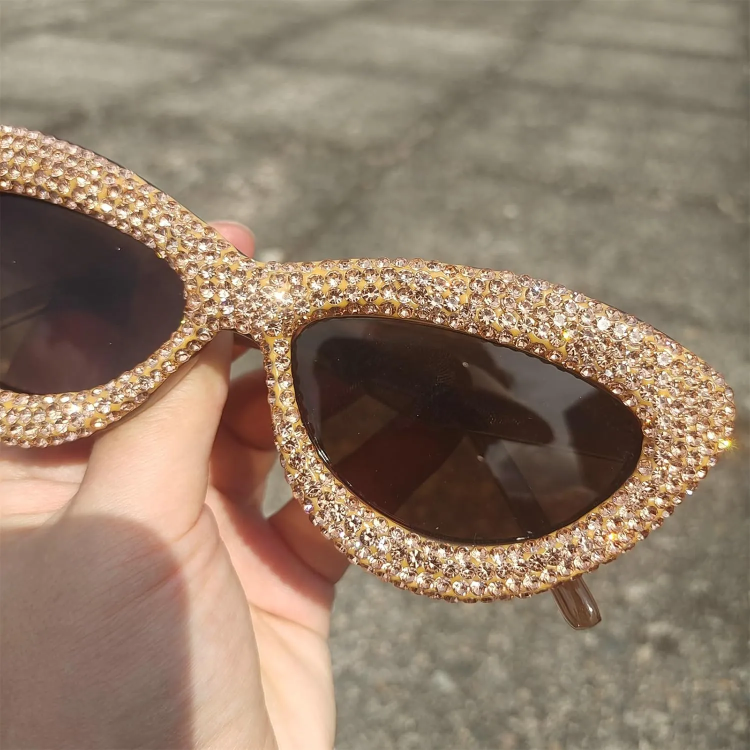 willochra Sparkling Crystal Cat Eye Sunglasses for Women Rhinestone Sun Glasses Sexy lips bling Diamond Party Eyeglasses