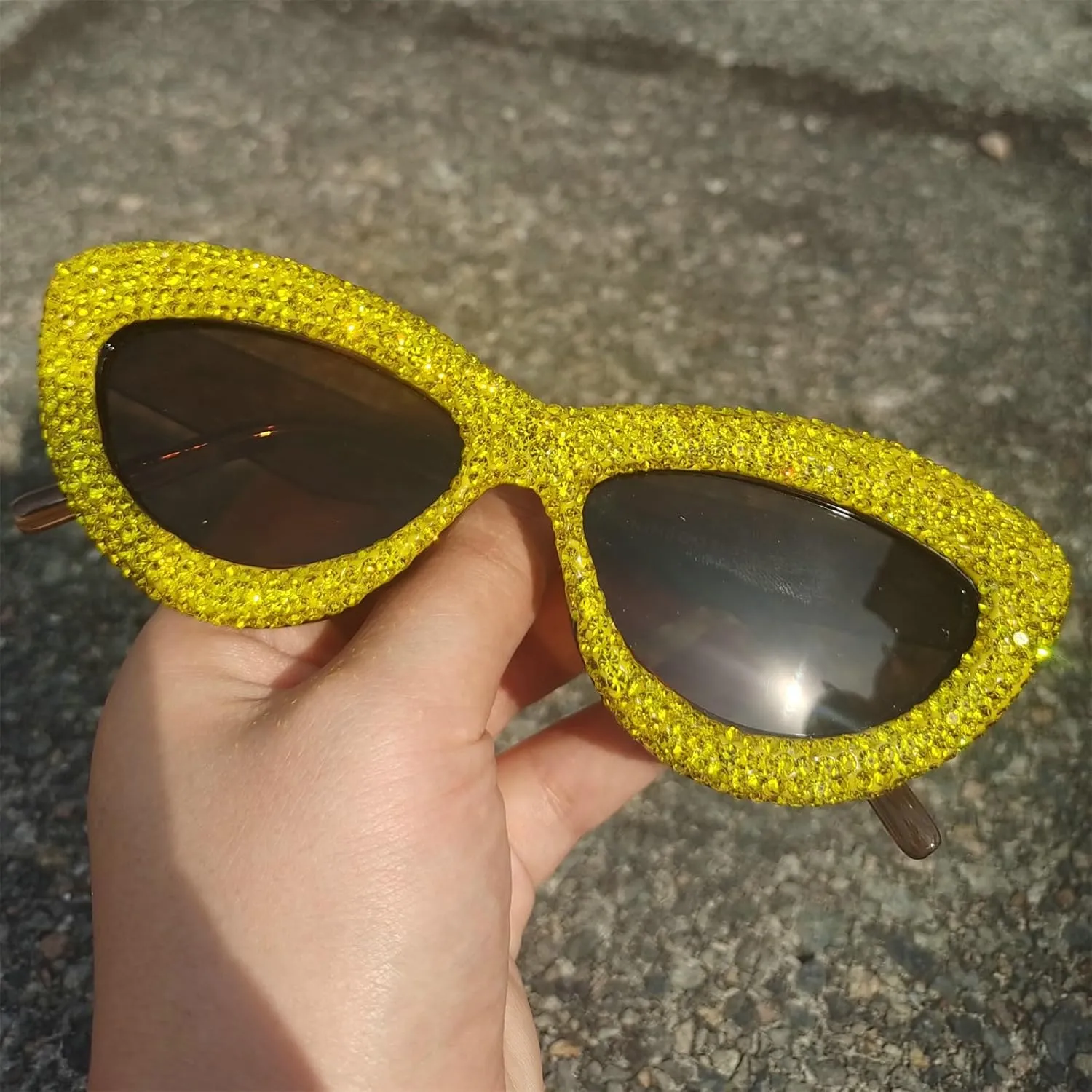 willochra Sparkling Crystal Cat Eye Sunglasses for Women Rhinestone Sun Glasses Sexy lips bling Diamond Party Eyeglasses