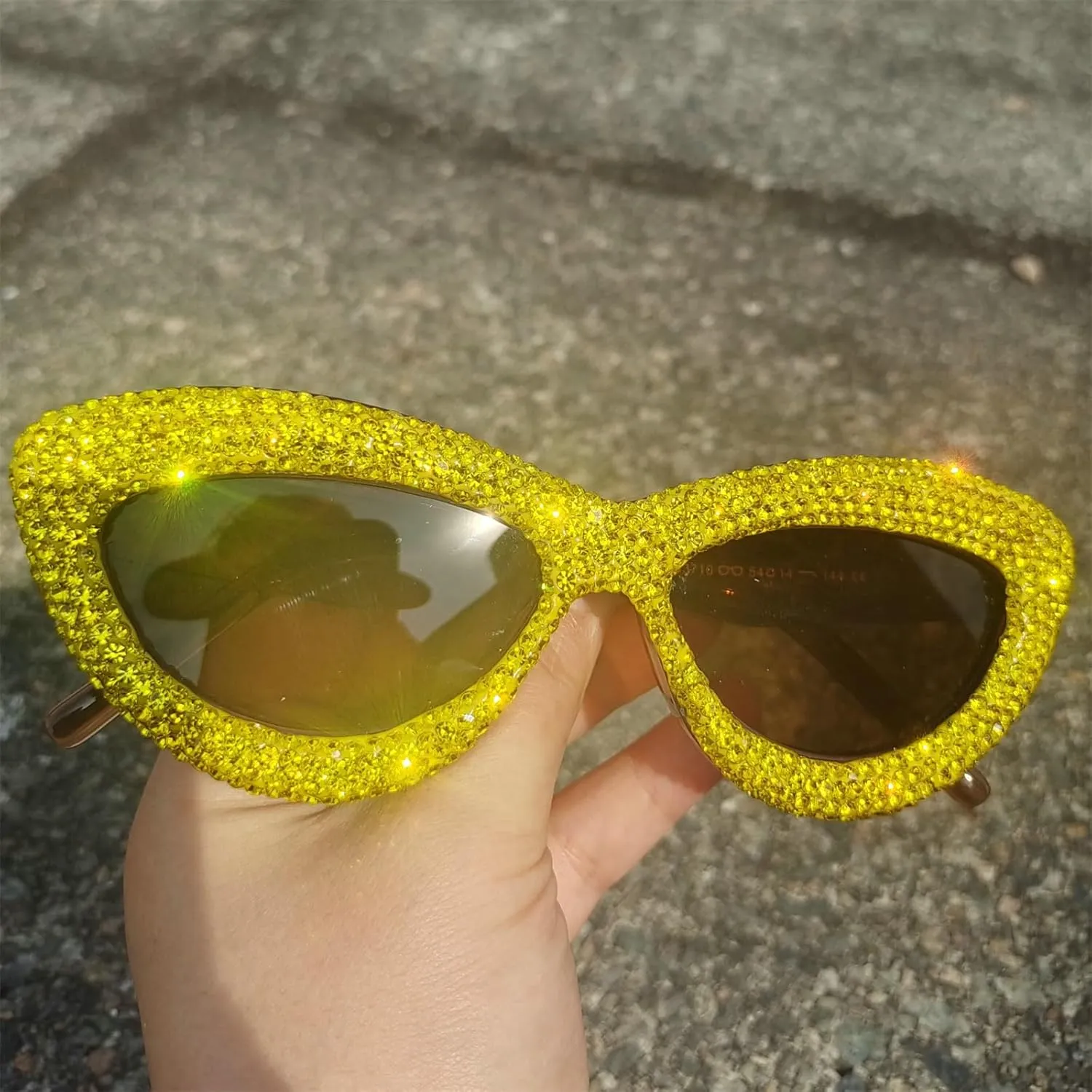 willochra Sparkling Crystal Cat Eye Sunglasses for Women Rhinestone Sun Glasses Sexy lips bling Diamond Party Eyeglasses